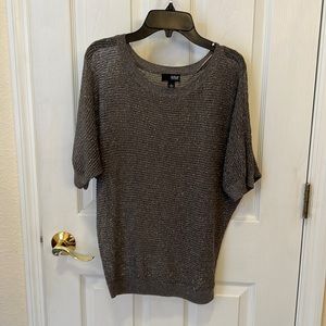 Beautiful gray silver metallic short sleeve open knit a.n.a. top ladies small